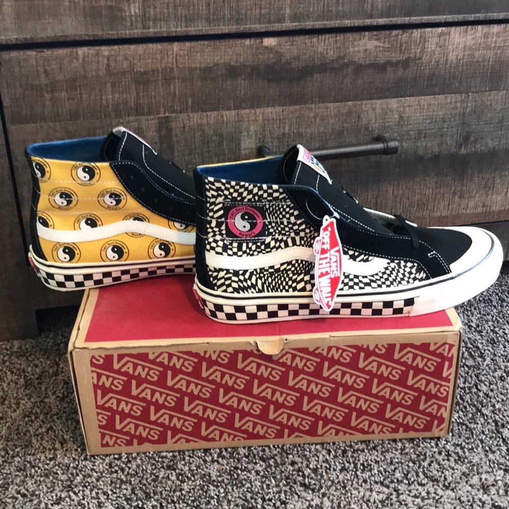 VANS Sk8-Hi 138 Shoes T&C Surf Black/White Town and Country